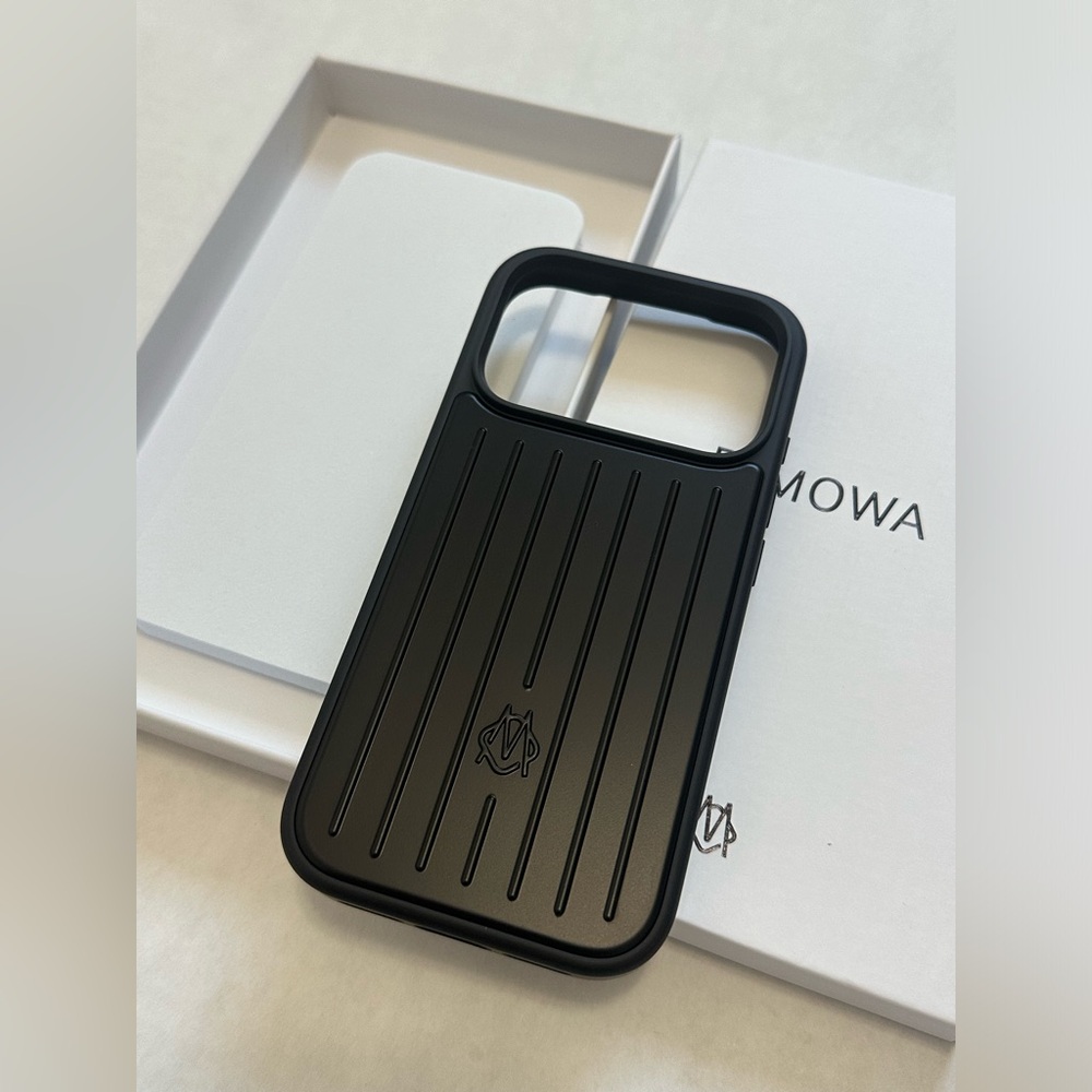 Rimowa Iphone Case Aluminum For Iphone 17 Pro - Picture 4 of 5
